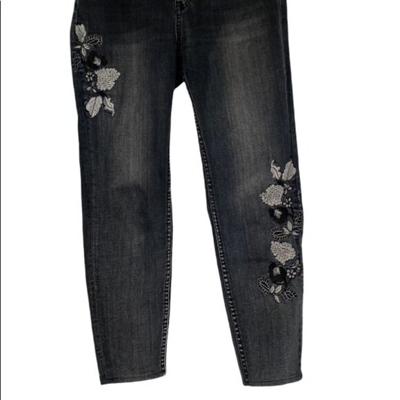 LIQUIDX Floral Embroidered Jeans 👖Women’s Size 11, Good Condition - Picture 1 of 10